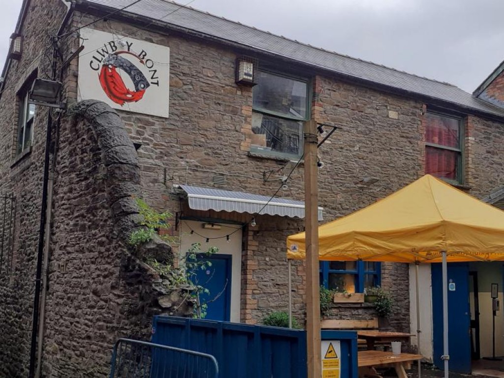 Clwb y Bont