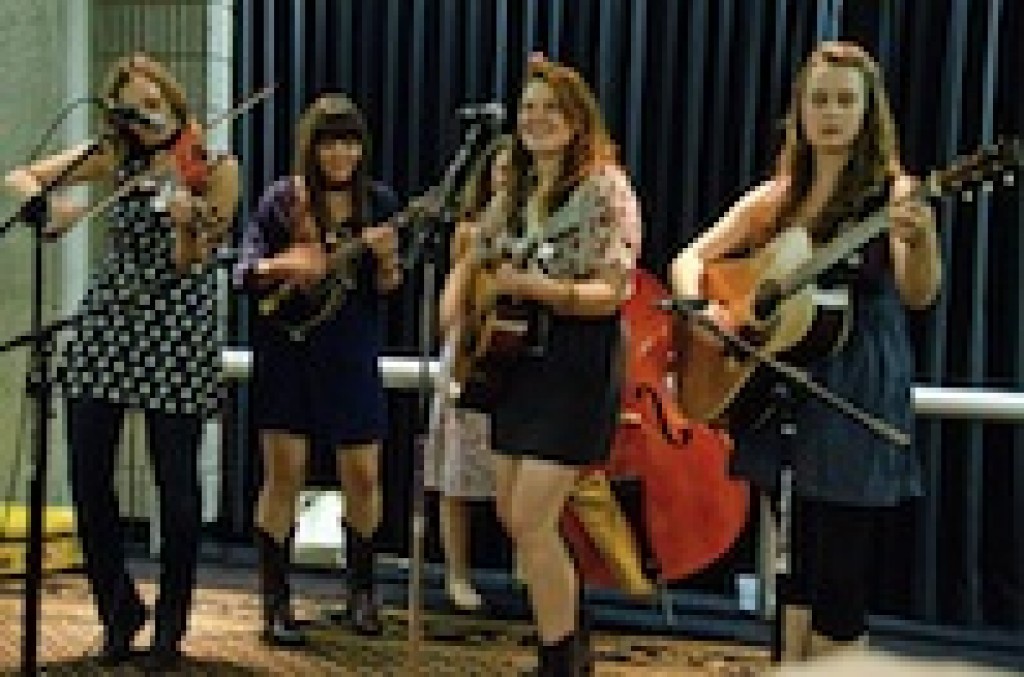 Della Mae