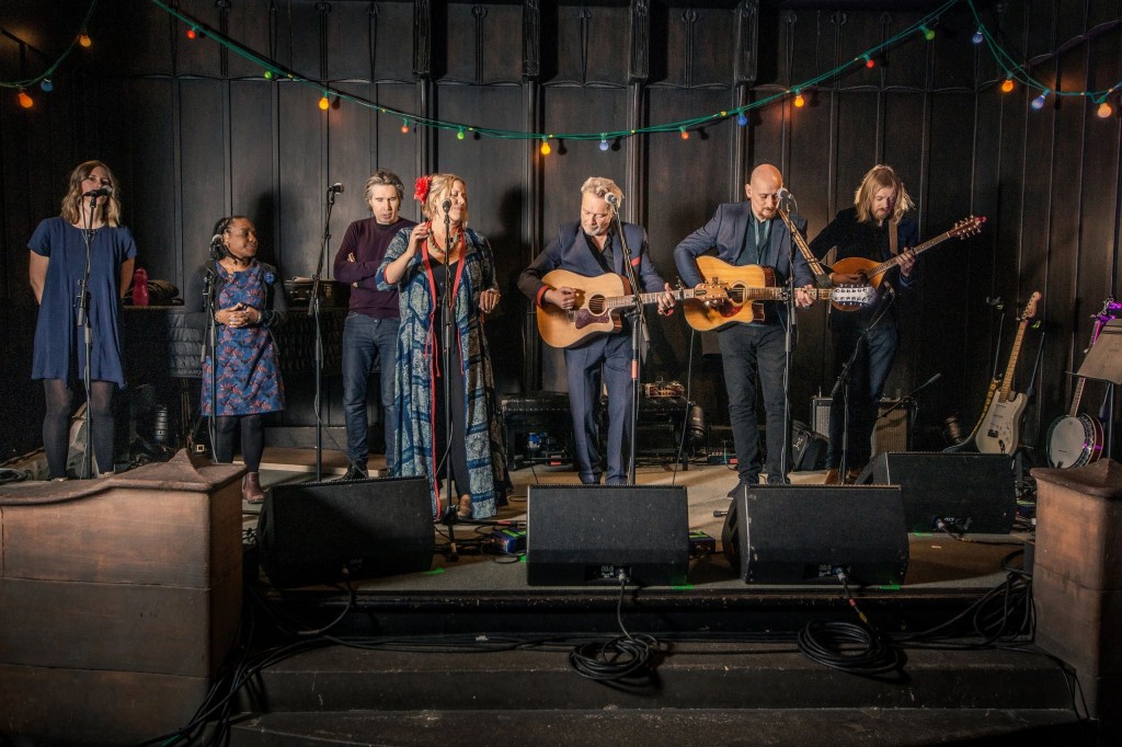 Naomi Bedford, Paul Simmonds & The Ramshackle Band