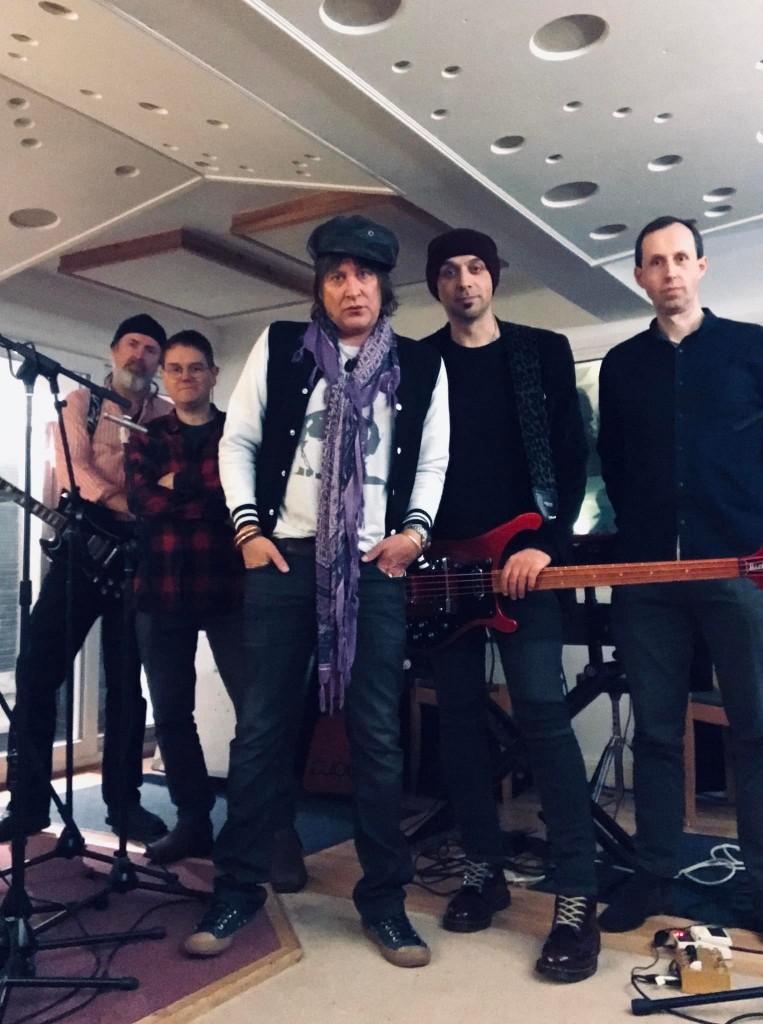 Richard Davies & The Dissidents