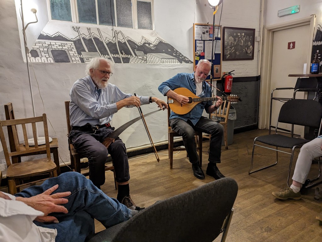 Sharp´s Folk Club - the world famous traditional singing night