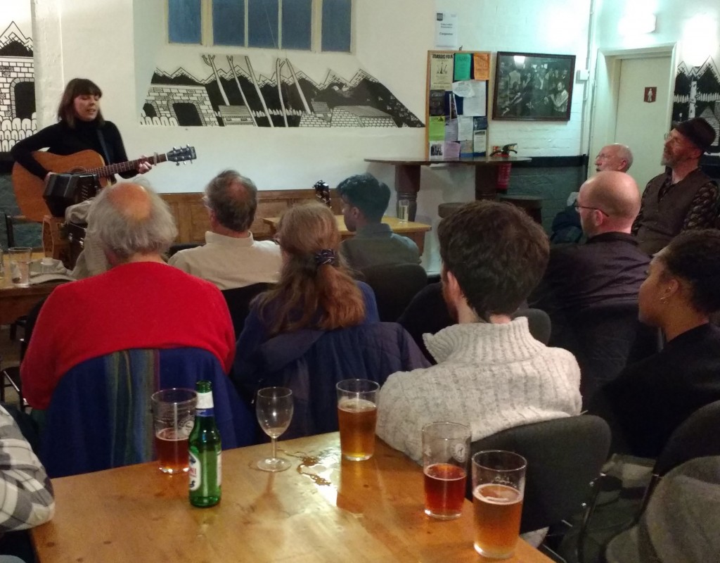 Sharp´s Folk Club - the world famous traditional singing night