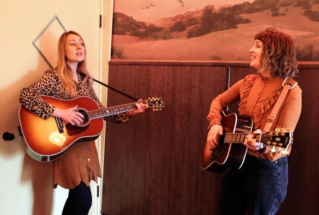 Sound of the Sirens - Live at the Folk