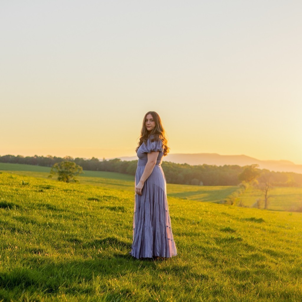 Liv Dawn returns with euphoric new single ‘Falling For You’