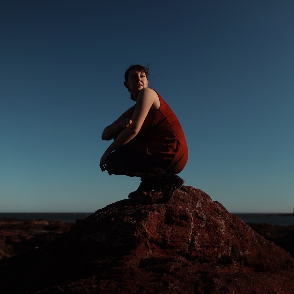 Scottish songwriter Emma Miller releases a stunning new single ‘Siren’