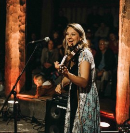 Jaminaround at the Earthouse