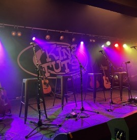 FEATURE: Sandy Kilpatrick comes home to a heartfelt showcase of local folk talent