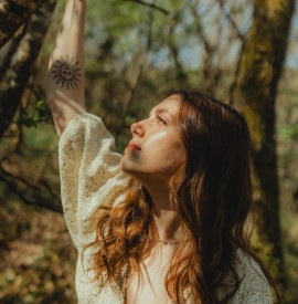 Ezmay Grace’s ‘Lien Gwerin’: A Folk Tale in Every Note