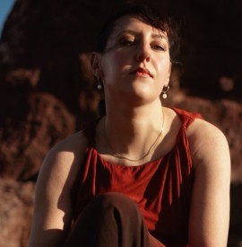 Scottish songwriter Emma Miller releases a stunning new single ‘Siren’