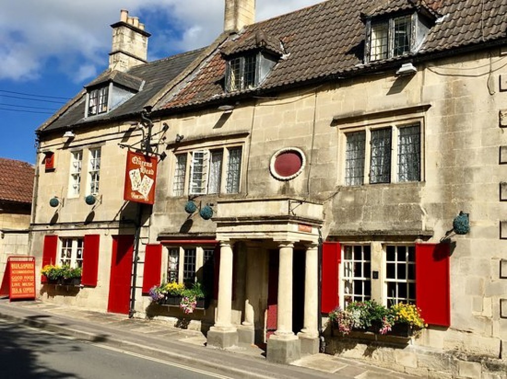 The Queen´s Head, Box