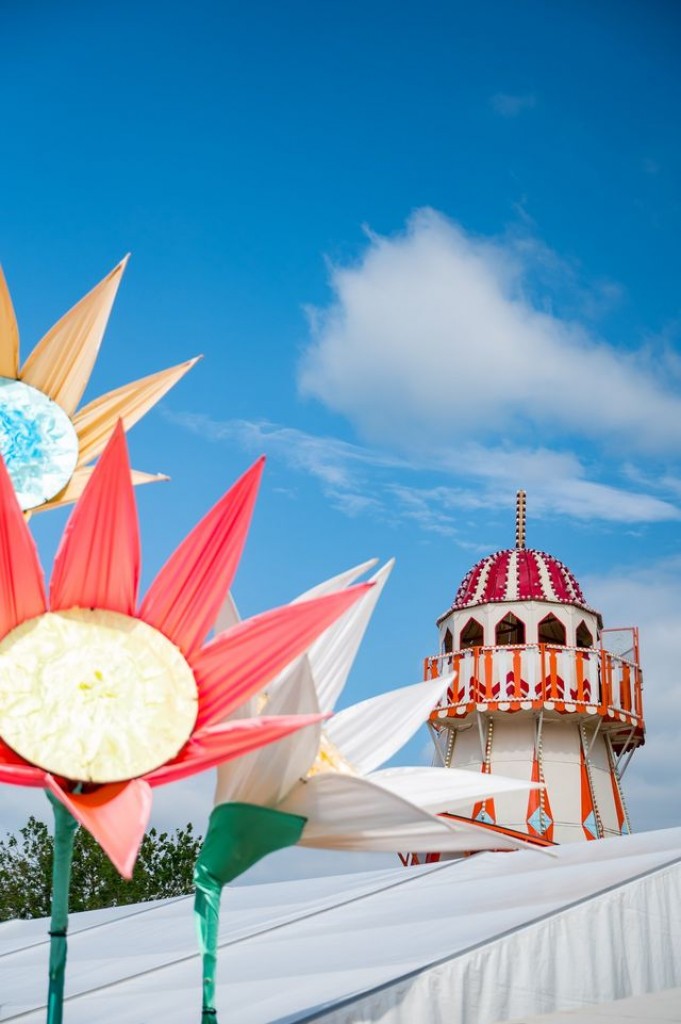 Howthelightgetsin @ Hay